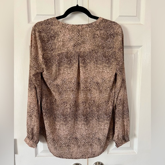 Animal Print button down blouse - Picture 2 of 5